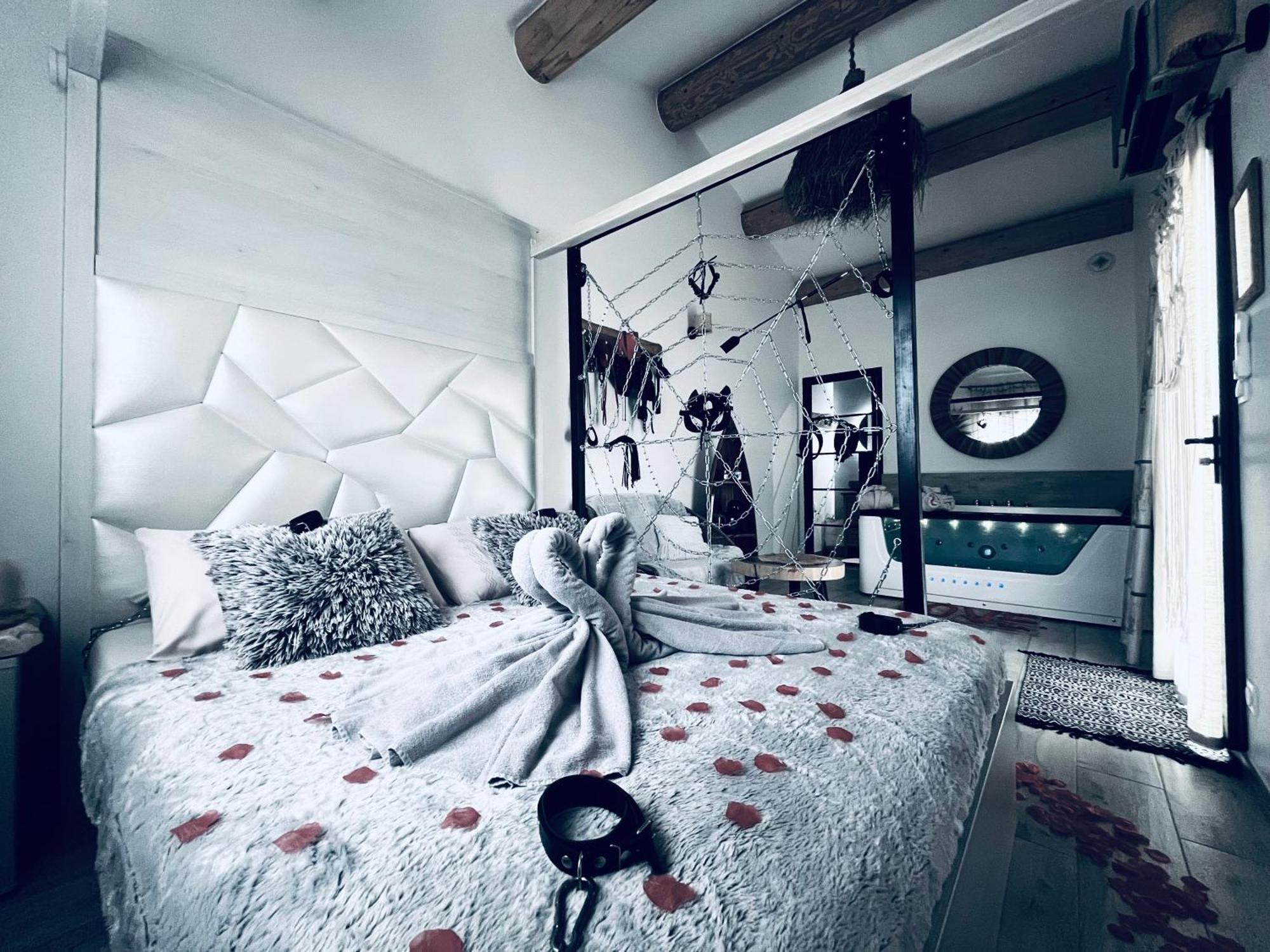 Villa Cocoon - Love Room Cocooning & 50 Nuances Cuges-les-Pins Eksteriør bilde